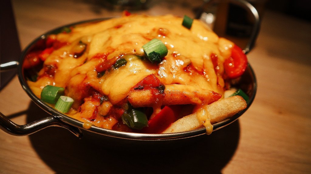 Flippin' Cheese pizza fries